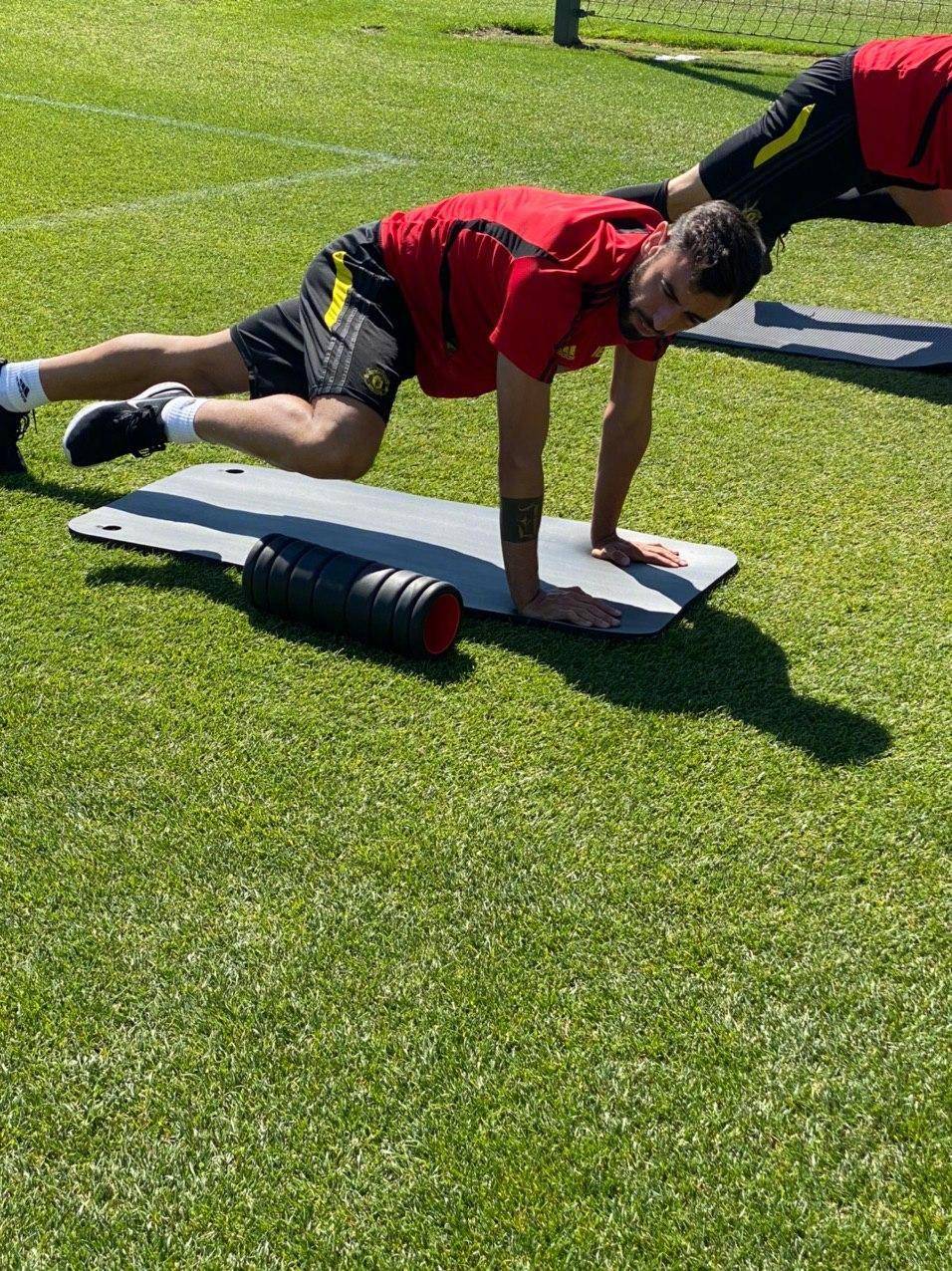 官方网站-窗口期体能课后，广东宏远队长鼓劲备战英超，态度坚定，球队文化再被提及(广东宏远喊的英文口号)