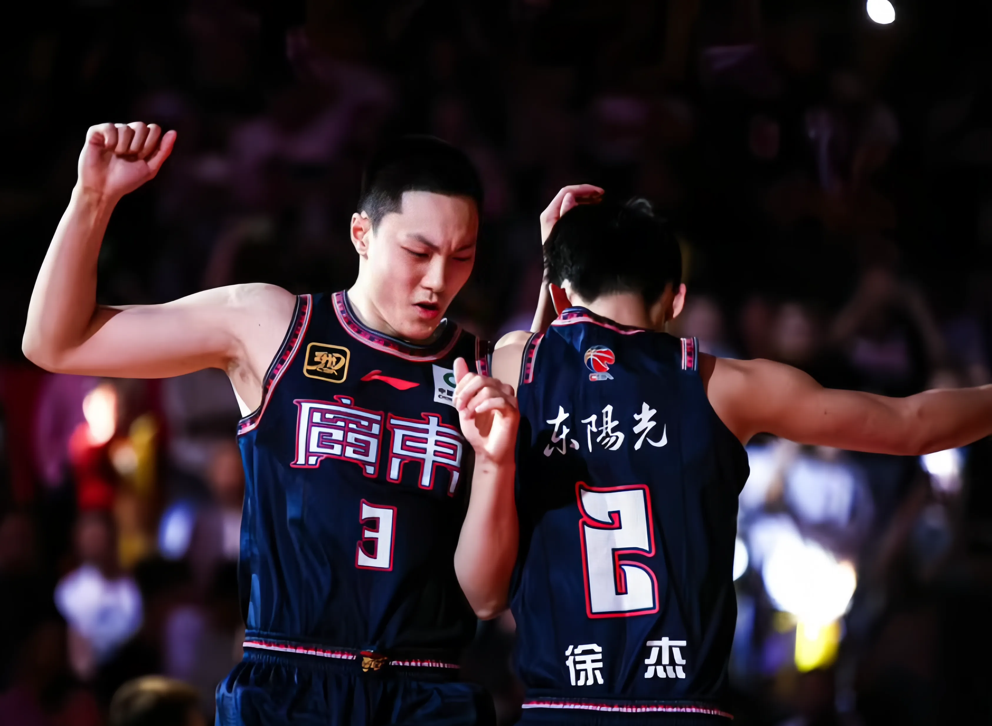 窗口期体能课后，广东宏远队长鼓劲备战英超，态度坚定，球队文化再被提及(广东宏远喊的英文口号)