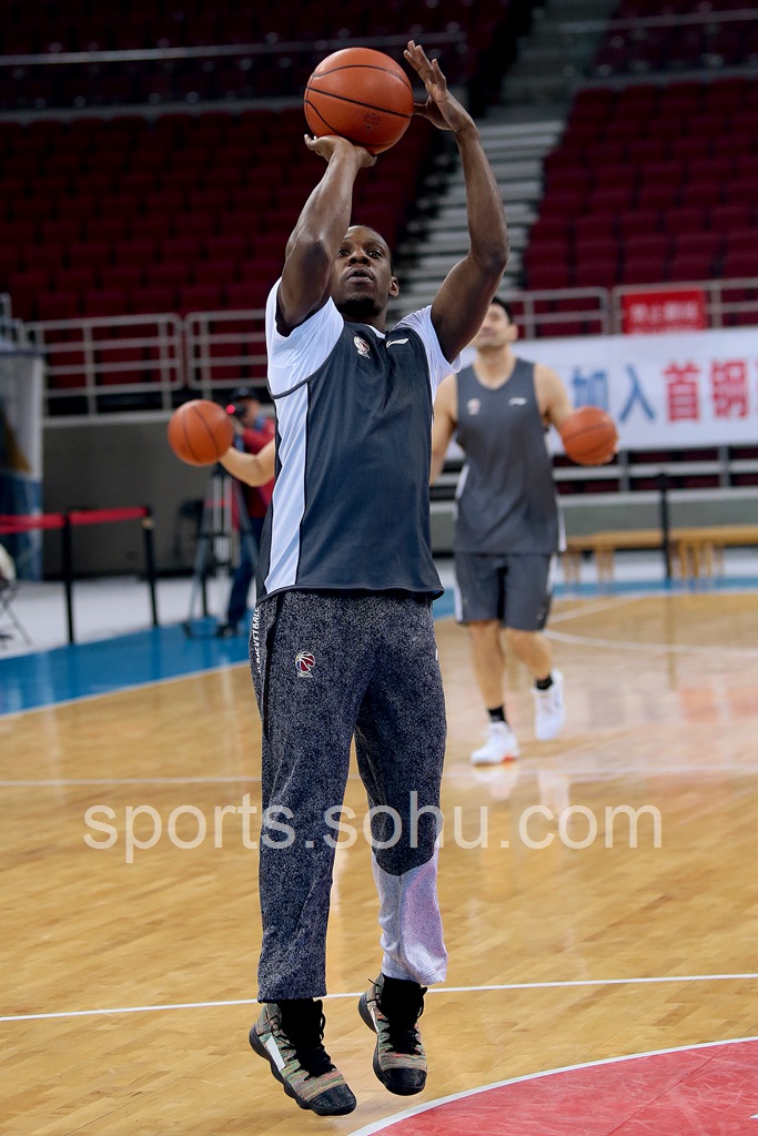 塞维利亚训练开放日;关键时刻临场应变引欢呼;CBA季后赛在即;训练强度明显提升(cba今晚赛程表直播) 塞维利亚训练开放日;关键时刻临场应变引欢呼;CBA季后赛在即;训练强度明显提升(cba今晚赛程表直播)