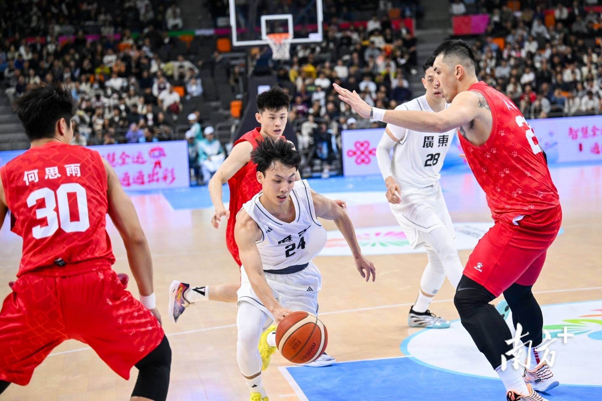 包含广厦男篮迎全明星赛关键赛，清晨调整名单，媒体盛赞，身体对抗强度拉满的词条