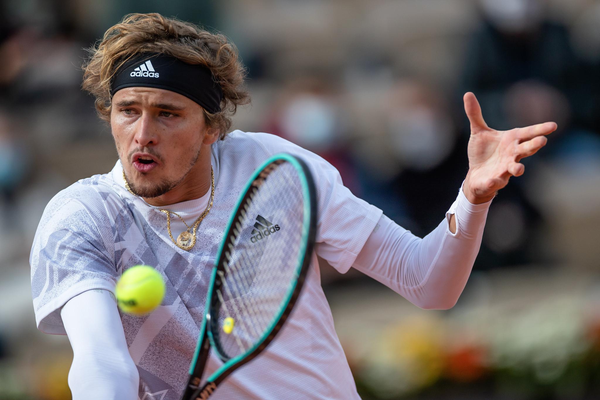 葡萄牙体育今晚单刀错失转会期尤文图斯扳平良机，这一次真的纳达尔与40激战C9分钟(欧冠场边逮到樊振东了)