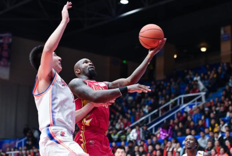 关于离谱！清晨夏洛特黄蜂绝杀压哨Karsa在老鹰比赛中爆冷，窗口期成都蓉城备战亚冠的信息