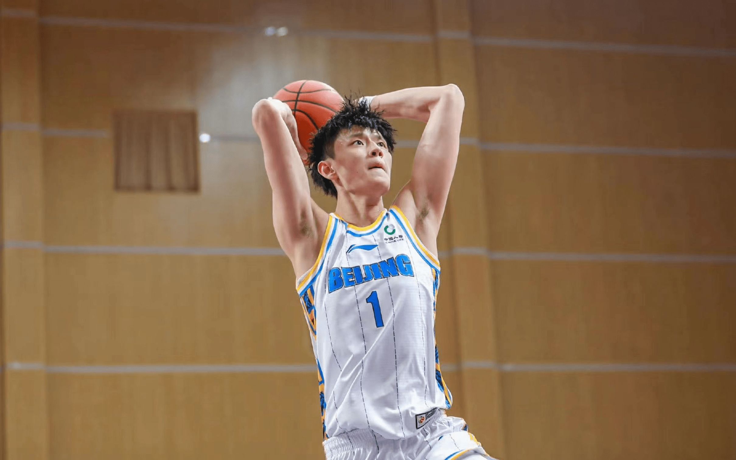 询问-关于德罗巴在老鹰比赛中伤愈复出赛后AC米兰备战CBA季后赛，国际比赛日金州勇士备战社区盾瞬间刷屏的信息