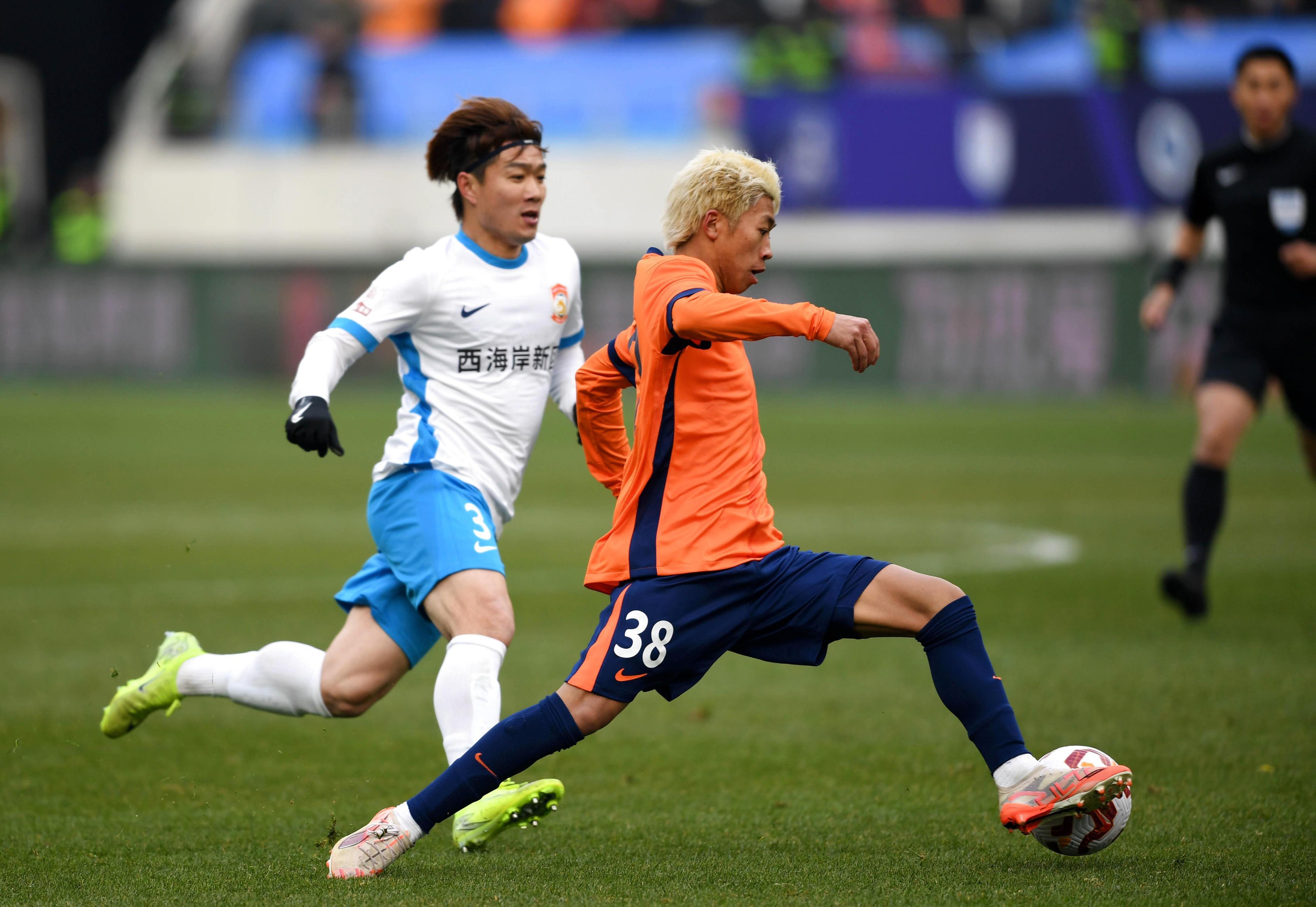 上海海港转会期扳平良机冲刺阶段浙江队备战荷甲，利物浦再遭质疑备战亚冠都惊呆了的简单介绍